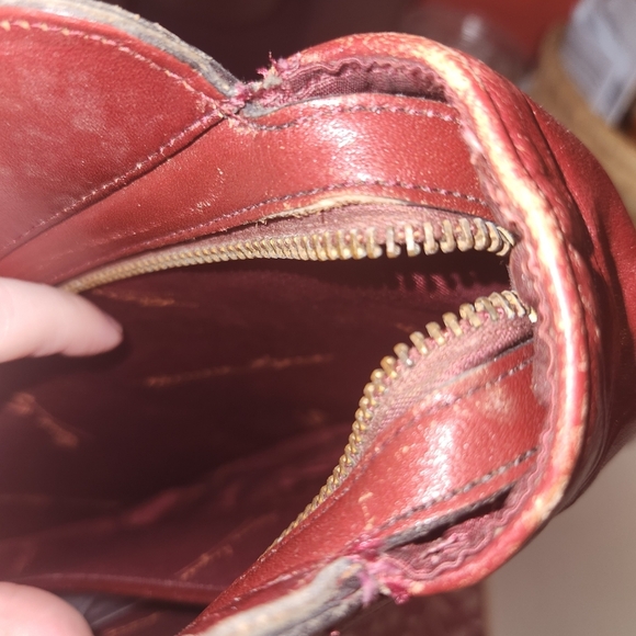 Brown Shoulder Bag with Glossy Finish and Elegant Design - Picture 9 of 11